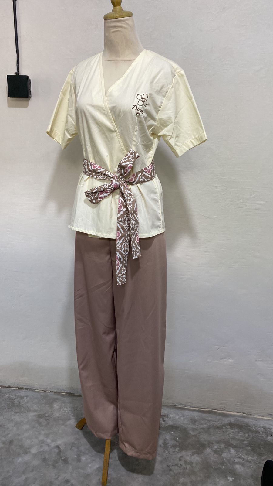 UNIFORM FRONT OFFICE/SPA FEMALE